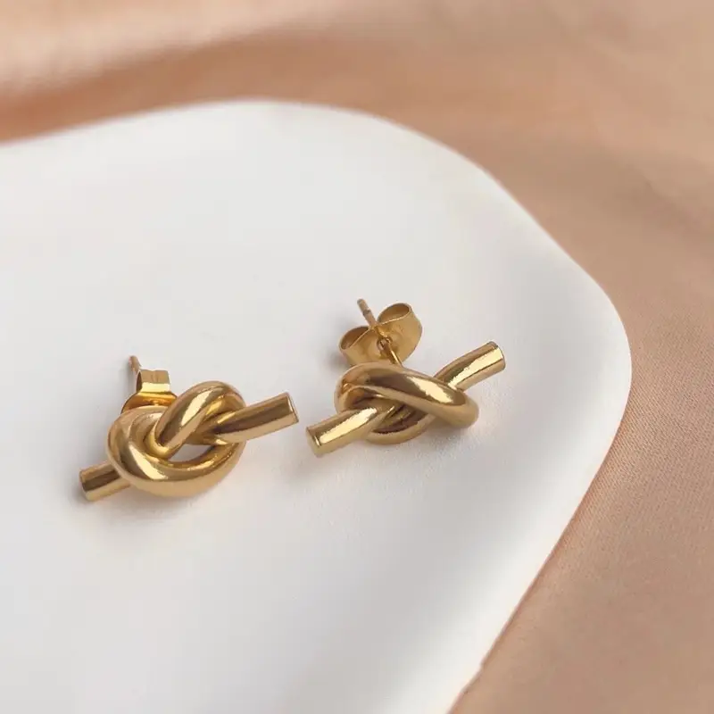 Aretes de Estudio Elegantes con Nudo Vintage