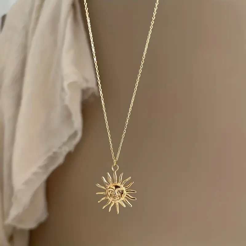Collar con Colgante de Sol de Acero 