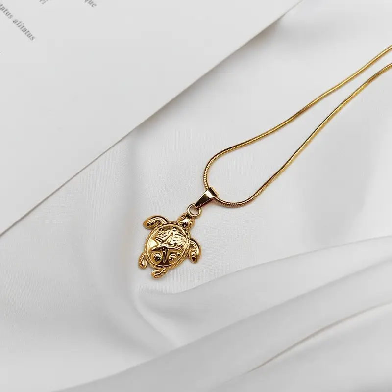 Collar con Colgante de Tortuga 