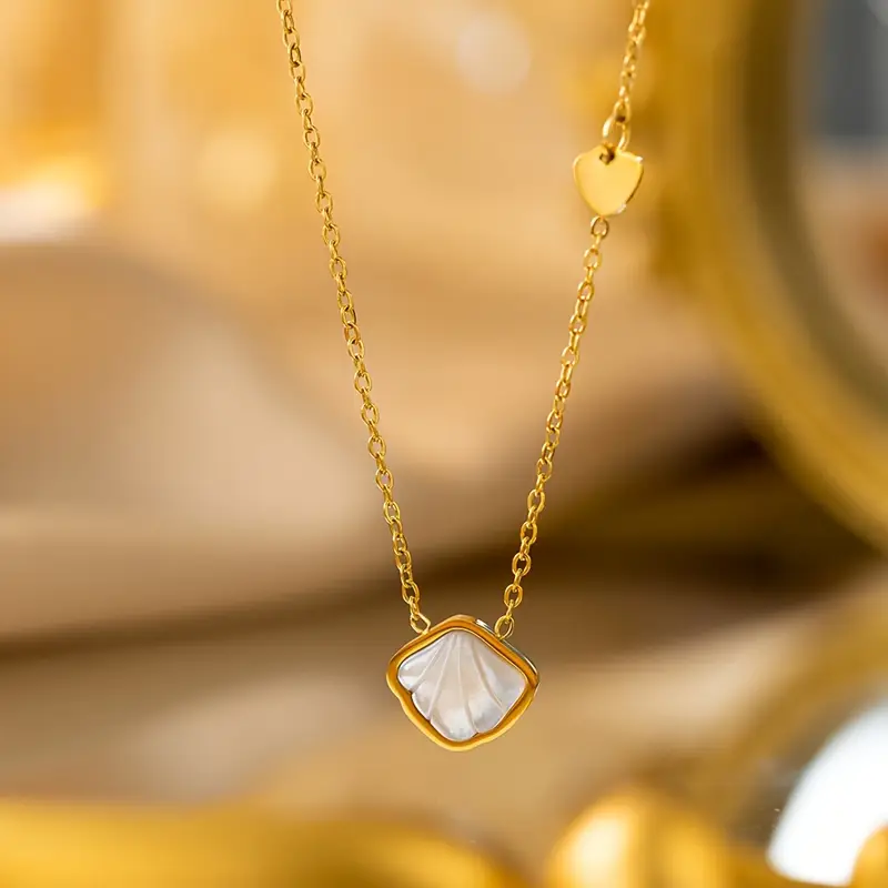 Collar con Colgante Elegante con Diseño de Concha