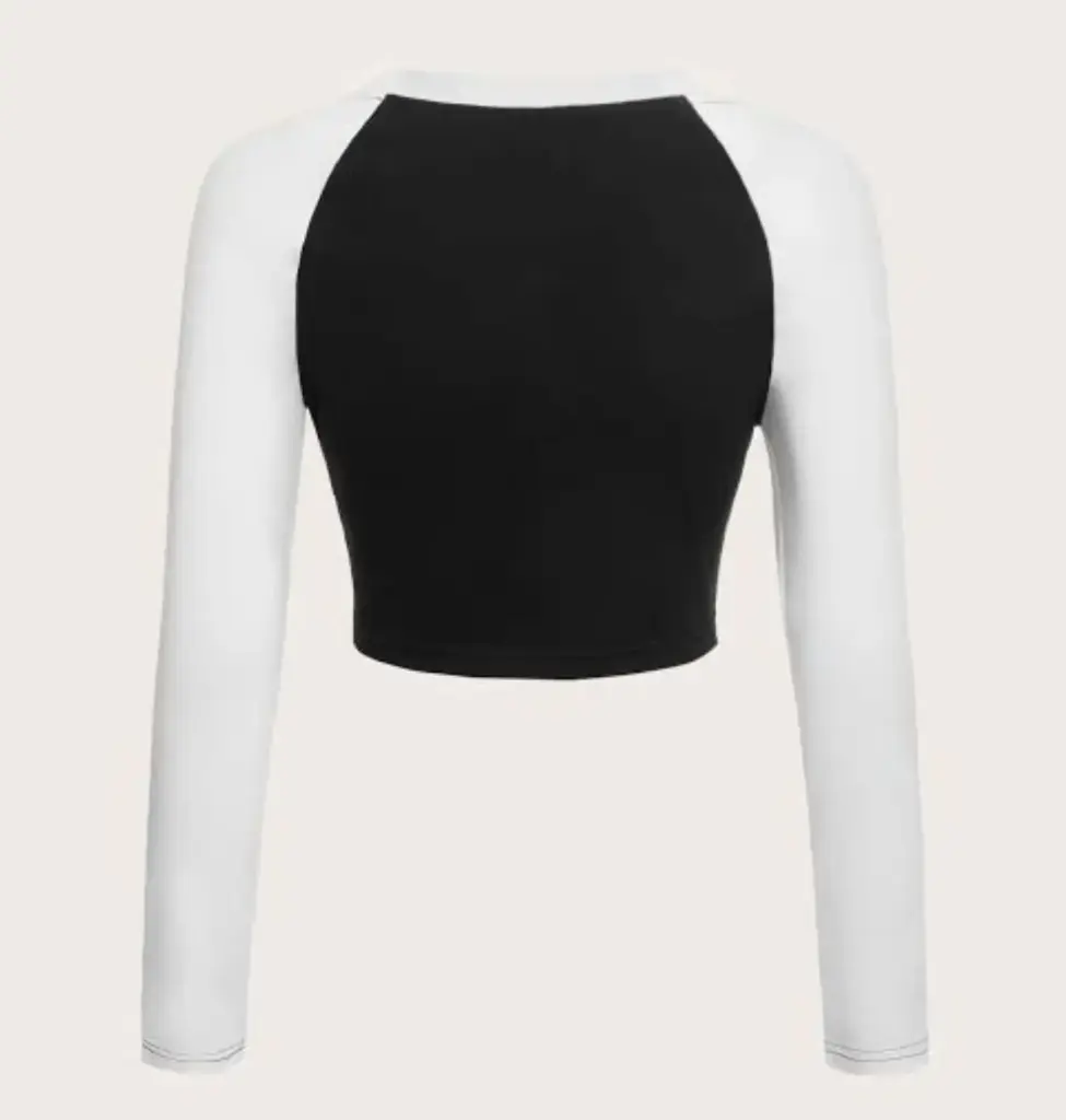 Blusa negra con manga larga blanca 