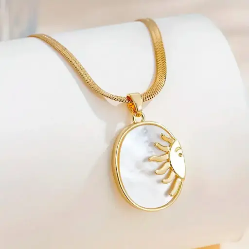 Collar con Colgante de Sol 