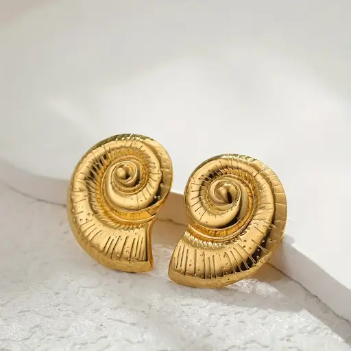 Elegantes Pendientes de Botón con Concha