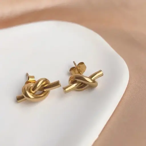 Aretes de Estudio Elegantes con Nudo Vintage