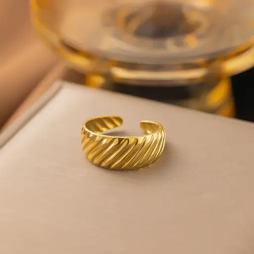 Anillo ajustable rayado