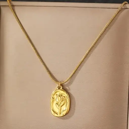 [C253036] Collar rosa asimetrico